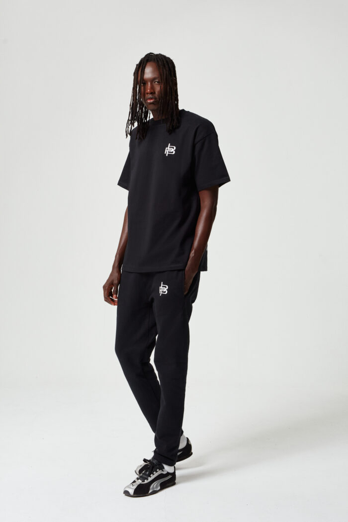 Piece by Piece T-Shirt + Sweatpants – Schwarz – Bild 5