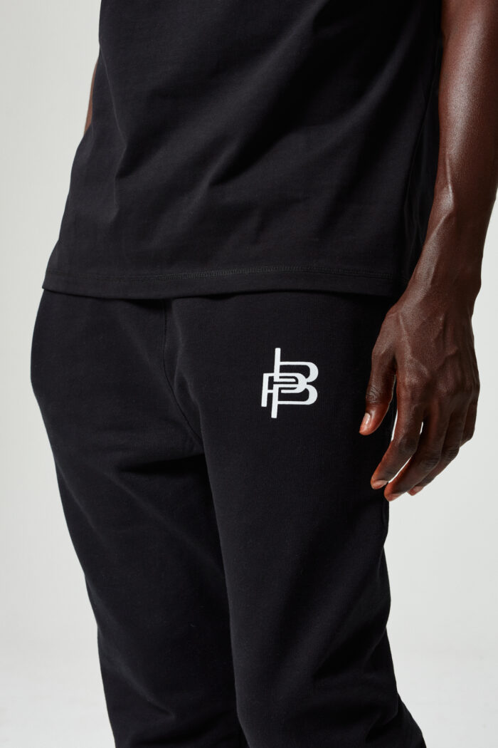 Piece by Piece T-Shirt + Sweatpants – Schwarz – Bild 4